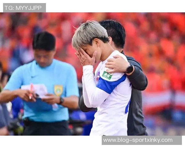 卡扎伊什维利与家人共享休闲时光照片曝光续约泰山仍在悬而未决中